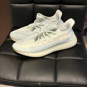 Yeezy boost 350 v2